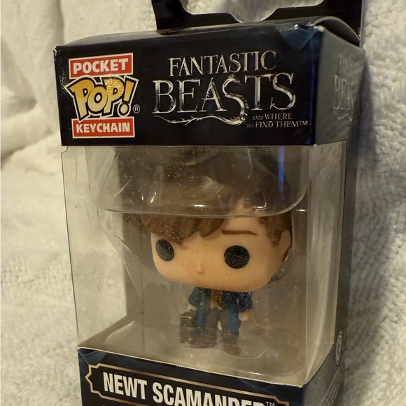 Funko Fantastic Beasts Newt Scamander Keychain - Picture 3 of 3
